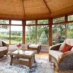 Luxurious Tranquil Private Sleeps 8 Free Parking * Navan
