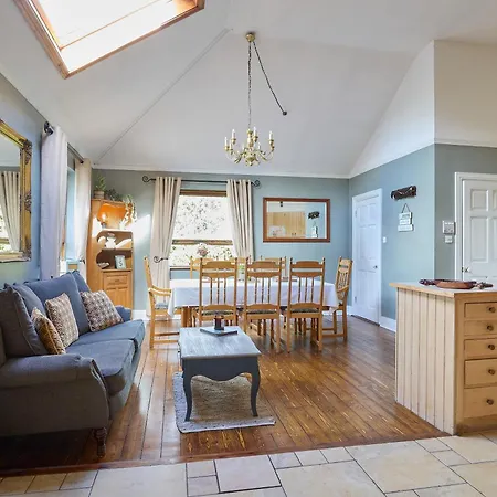 Luxurious Tranquil Private Sleeps 8 Free Parking Prázdninový dům Navan