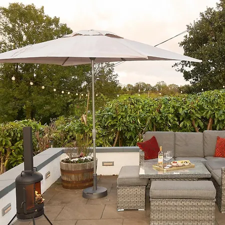 Luxurious Tranquil Private Sleeps 8 Free Parking *