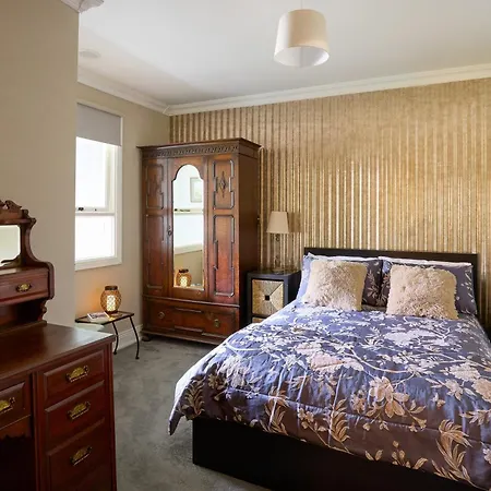 Luxurious Tranquil Private Sleeps 8 Free Parking *