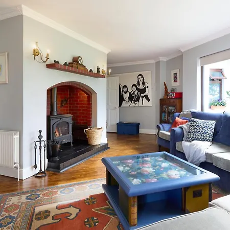 Luxurious Tranquil Private Sleeps 8 Free Parking *