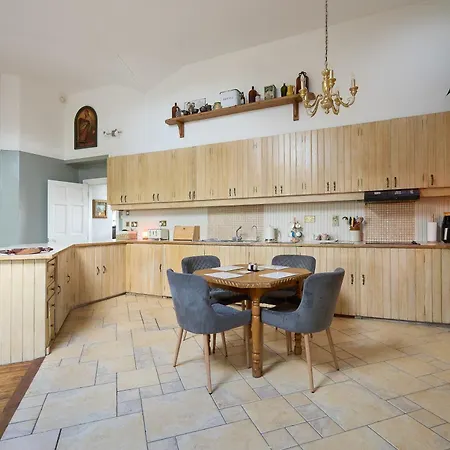 Luxurious Tranquil Private Sleeps 8 Free Parking