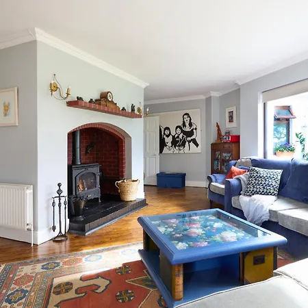 Casa vacanze Luxurious House Sleeps 8 - Free Parking & Garden Navan