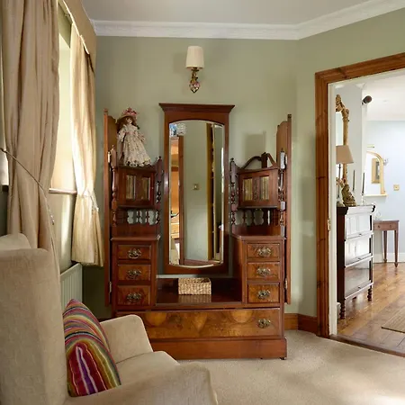 Fox House - 4 Bedrooms - 3 Bathrooms -free Parking Holiday home Navan