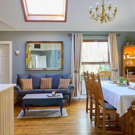 Luxurious Tranquil Private Sleeps 8 Free Parking Navan