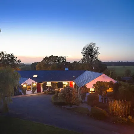 Luxurious Tranquil Private Sleeps 8 Free Parking * 纳文