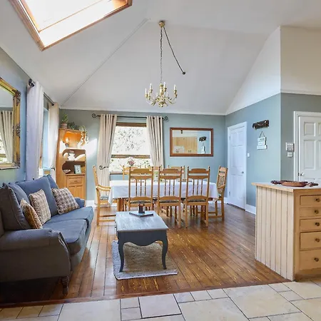 Luxurious Tranquil Private Sleeps 8 Free Parking 度假居 纳文