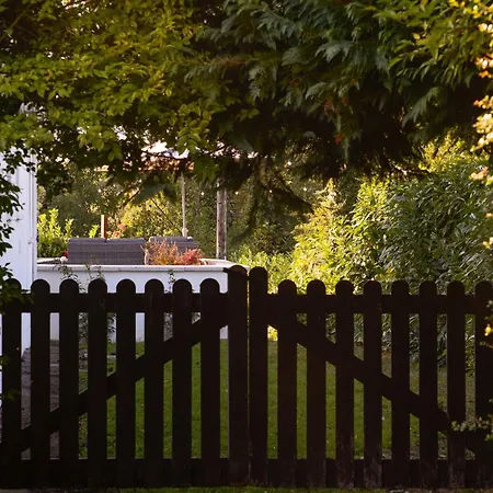 Luxurious House Sleeps 8 - Free Parking & Garden