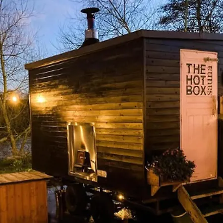 Luxurious Tranquil Private Sleeps 8 Free Parking *