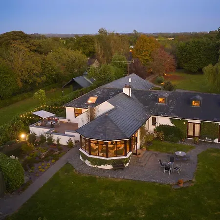 Luxurious Tranquil Private Sleeps 8 Free Parking 纳文