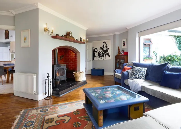 Luxurious Tranquil Private Sleeps 8 Free Parking *