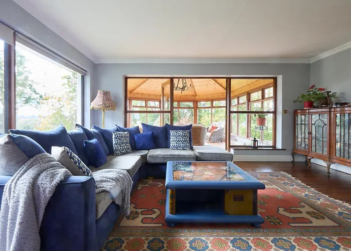 Luxurious Tranquil Private Sleeps 8 Free Parking *