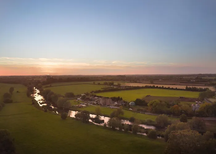 Luxurious Tranquil Private Sleeps 8 Free Parking *