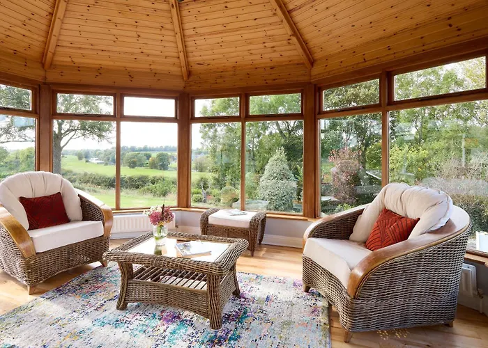 Luxurious Tranquil Private Sleeps 8 Free Parking * Наван