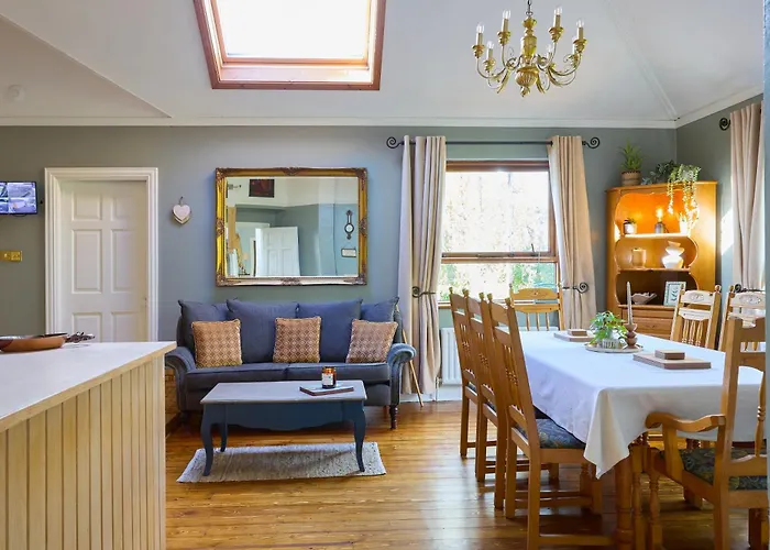 Luxurious Tranquil Private Sleeps 8 Free Parking Наван