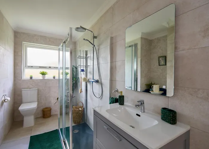 Luxurious Tranquil Private Sleeps 8 Free Parking Дом отдыха Наван